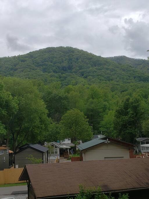 J.Creek Retreat, Creekside Townhouse +1 Car Garage Villa Maggie Valley Eksteriør billede