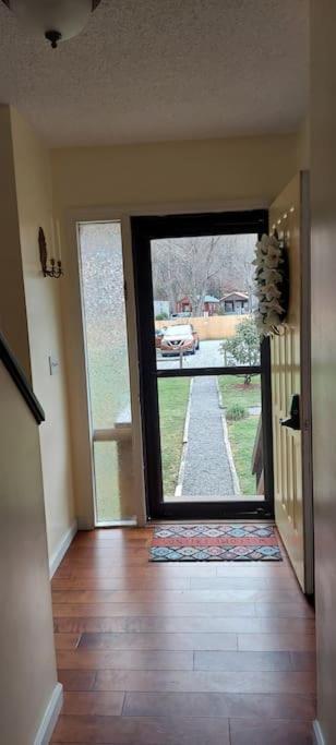 J.Creek Retreat, Creekside Townhouse +1 Car Garage Villa Maggie Valley Eksteriør billede