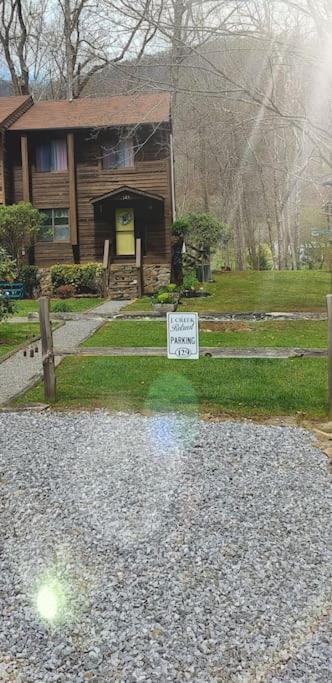 J.Creek Retreat, Creekside Townhouse +1 Car Garage Villa Maggie Valley Eksteriør billede
