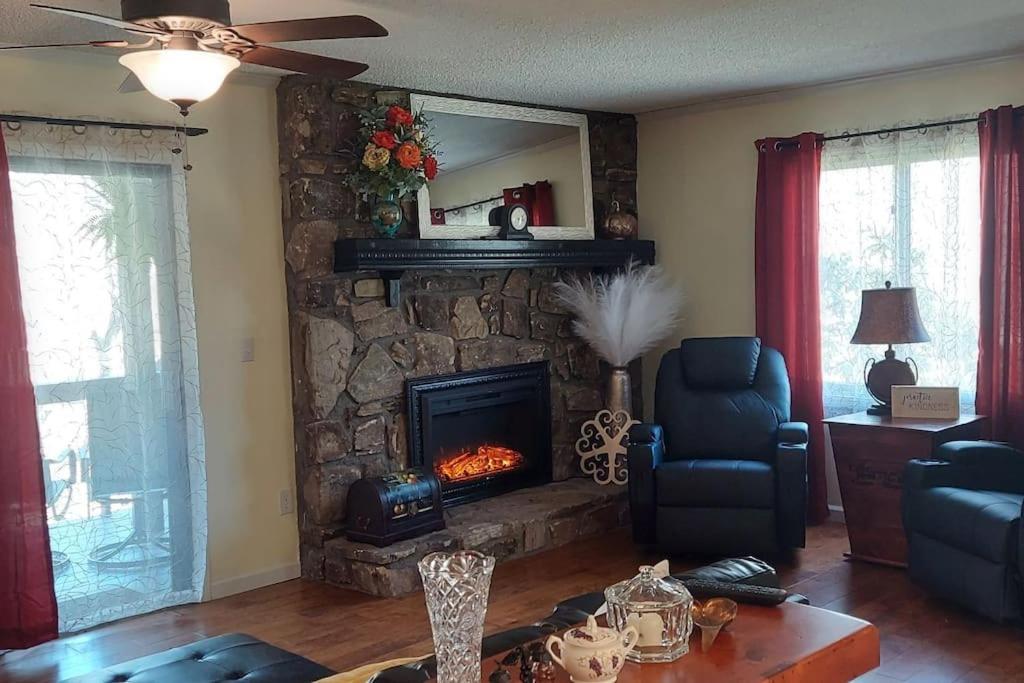 J.Creek Retreat, Creekside Townhouse +1 Car Garage Villa Maggie Valley Eksteriør billede
