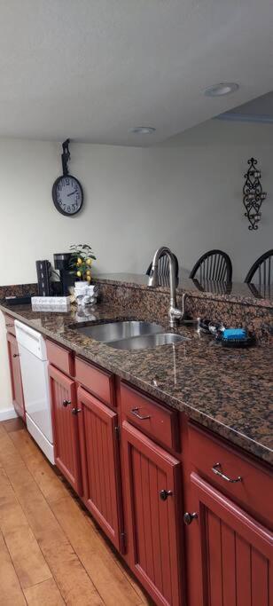 J.Creek Retreat, Creekside Townhouse +1 Car Garage Villa Maggie Valley Eksteriør billede